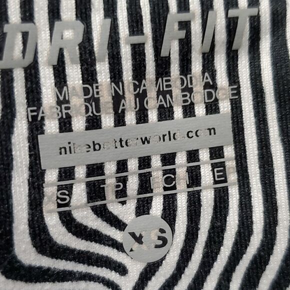 Nike Black & White Swirl Pattern Capri Leggings - Picture 3 of 4